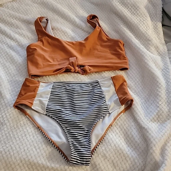 Bathing suit - Picture 1 of 1